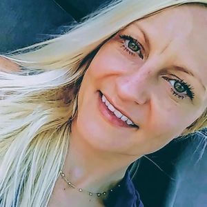 Meet your Posher, Mona